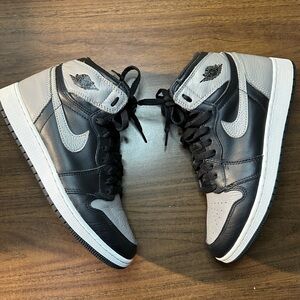 Jordan 1 OG Shadow size 7Y.